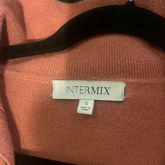 Intermix cashmere sweater, small knick. Nice rose pink color. - Picture 5 of 6